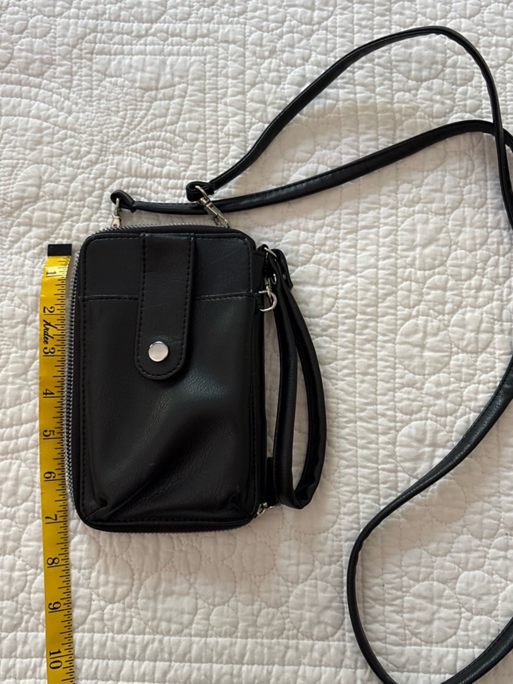 mundi Black Crossbody Phone Wallet